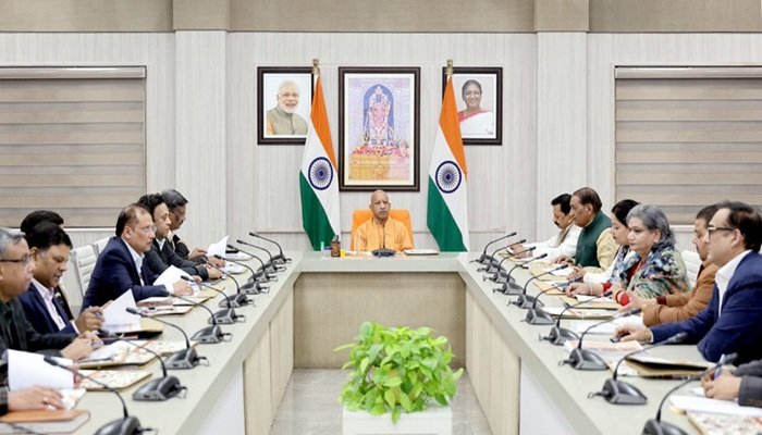 सीएम योगी की अध्यक्षता में राज्य सड़क निधि प्रबंधन समिति की बैठक, सड़क निर्माण में नई तकनीक को अपनाने पर जोर