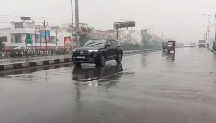 UP में फिर बिगड़ेगा मौसम, 13 जिलों में बारिश और ओले गिरने का अलर्ट जारी