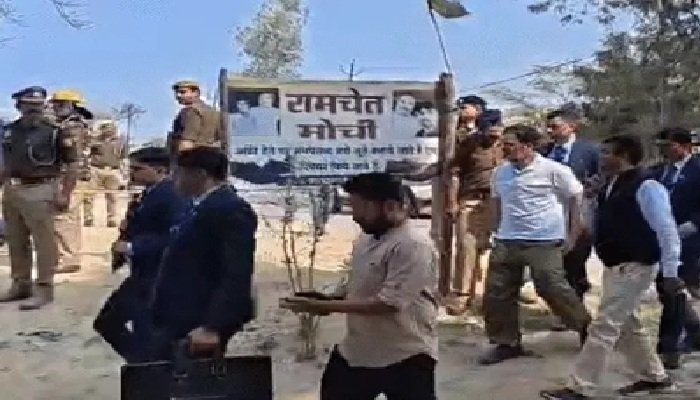 शाह मानहानि केस में राहुल गांधी का आरोपों से इनकार, सुल्तानपुर में मोची के परिवार से मिले