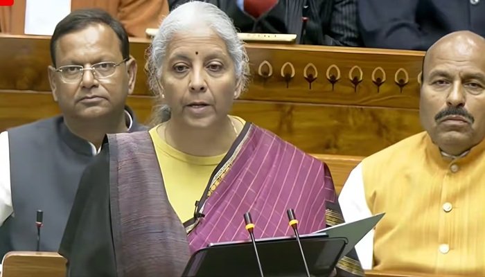 वित्तमंत्री का बजट भाषण: बोलीं- हर व्‍यक्ति तक ग्रोथ पहुंचाना लक्ष्य, इलेक्ट्रॉनिक इक्विपमेंट के लिए देंगे 40 हजार करोड़