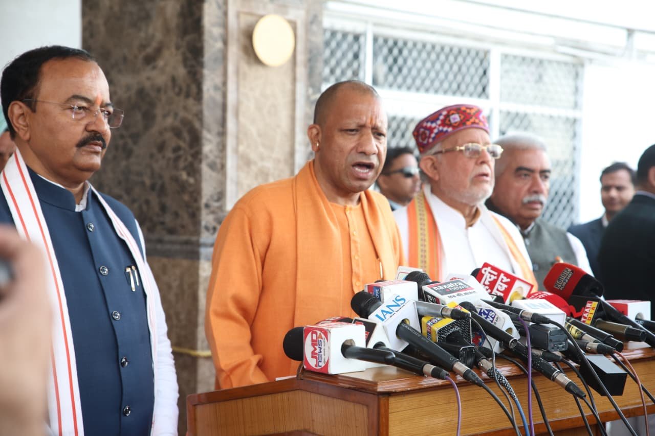 UP News: संवाद से समस्या के समाधान में विश्वास करती है सरकार