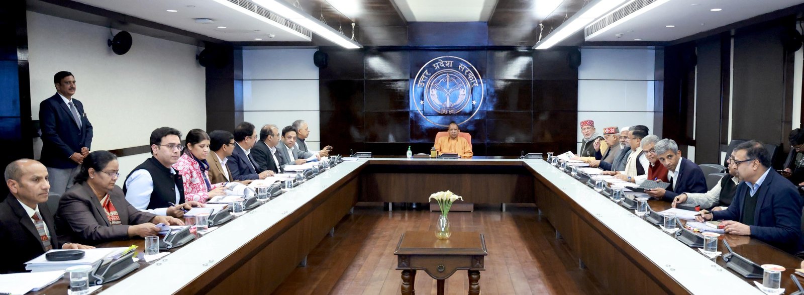 UP News: बोले सीएम योगी- सभी विकास कार्य वैज्ञानिक मानकों और पर्यावरणीय संतुलन के साथ हों