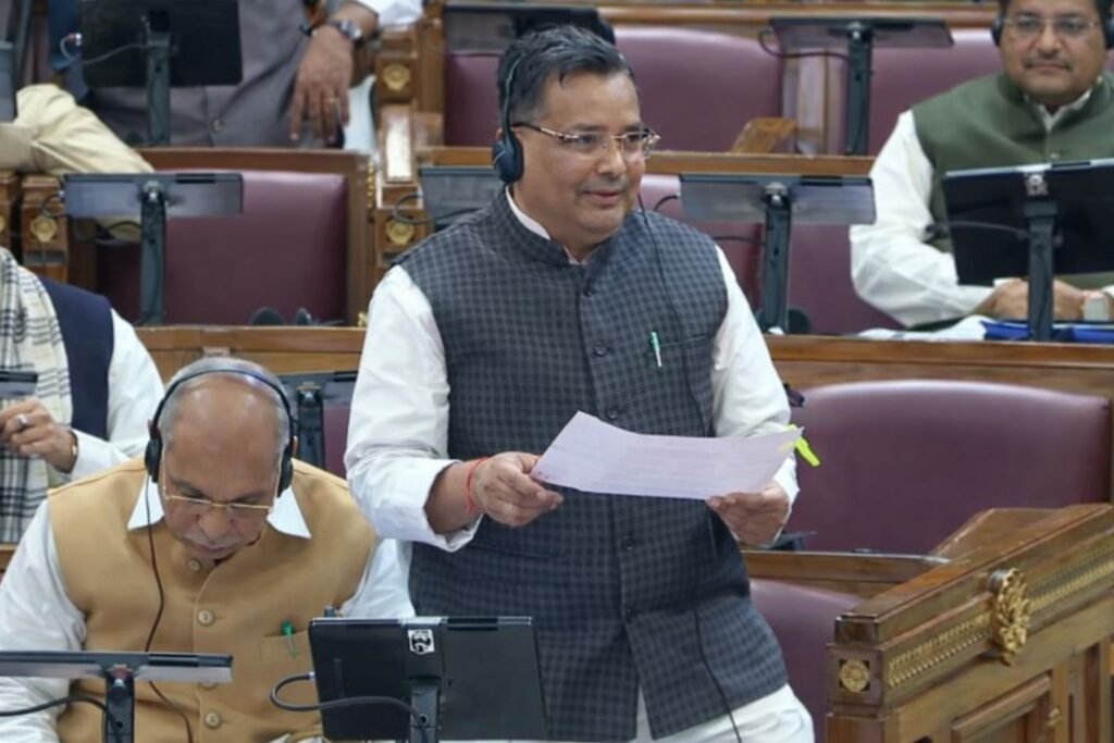 UP Vidhan Sabha: विपक्ष के सवालों पर मंत्री जयवीर सिंह का आंकड़ों से पलटवार