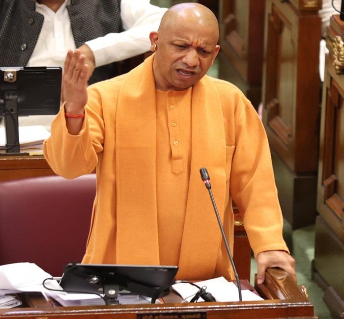 CM Yogi: शिक्षामित्रों को हर महीने मिलेंगे 18 हजार, मुख्यमंत्री ने किया एलान