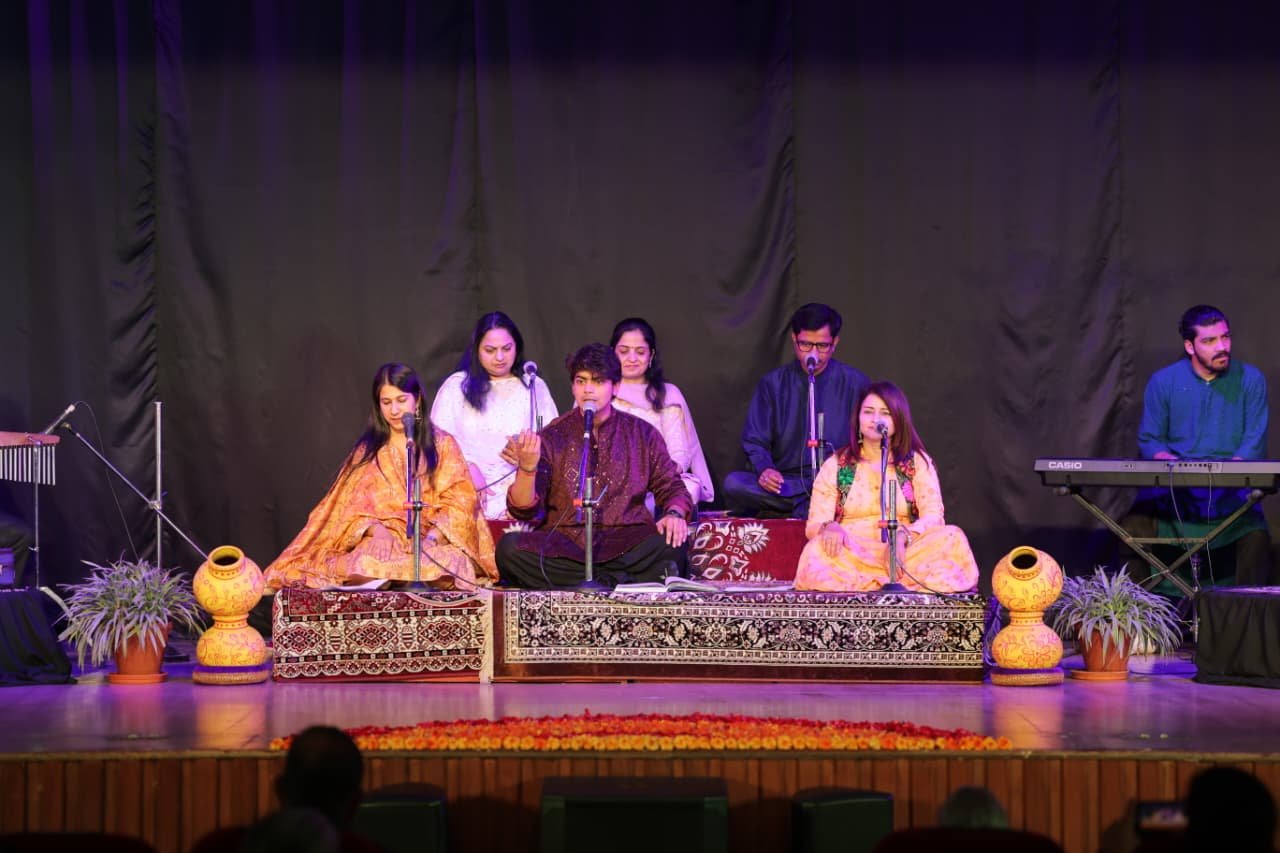 Bareilly: एसआरएमएस रिद्धिमा में फाल्गुन की फुहार ‘रंग रसिया’ का आयोजन