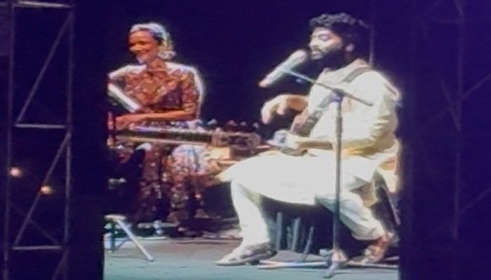 Arijit Singh: रिटायरमेंट के बाद अरिजीत की स्टेज पर वापसी, कोलकाता में किया लाइव शो