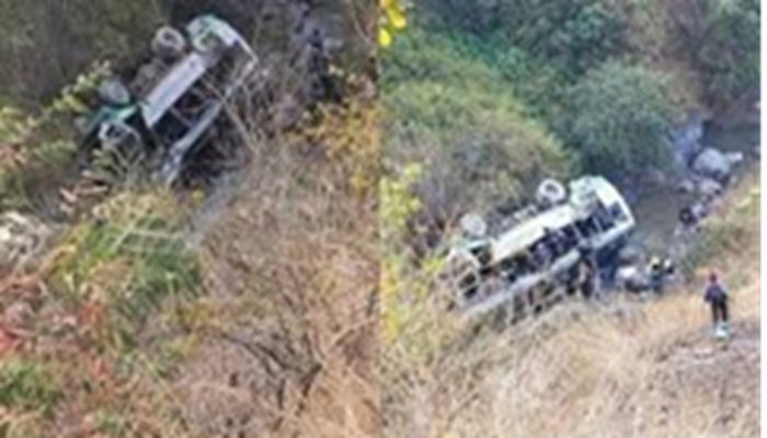 Uttarakhand: 30 यात्रियों से भरी बस खाईं में गिरी, 3 की मौत, कई घायल