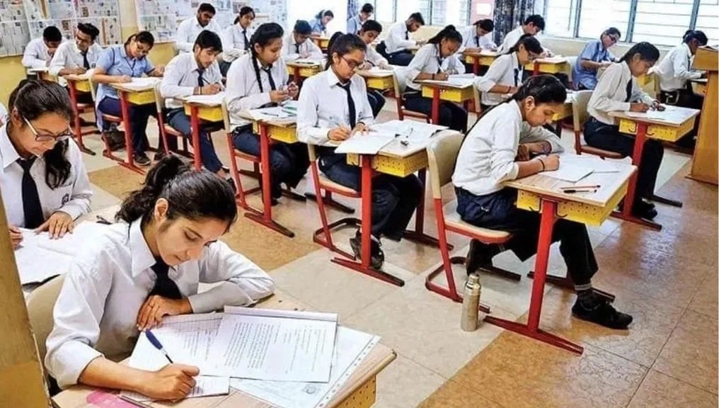 UP Board Exams 2026: परीक्षा से पहले सख्त हुई सुरक्षा, पढ़ें बोर्ड की गाइडलाइंस