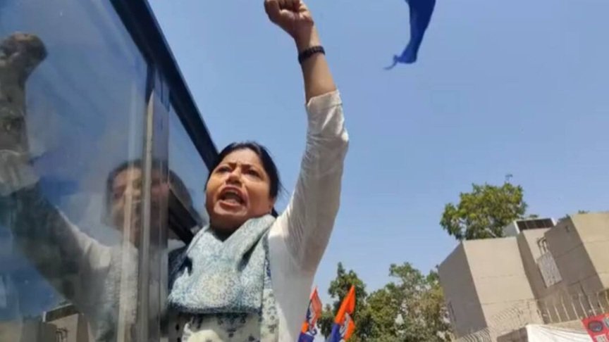 Lucknow: पल्लवी पटेल ने निकाला पैदल मार्च, पुलिस से हुई झड़प; जानिए पूरा मामला