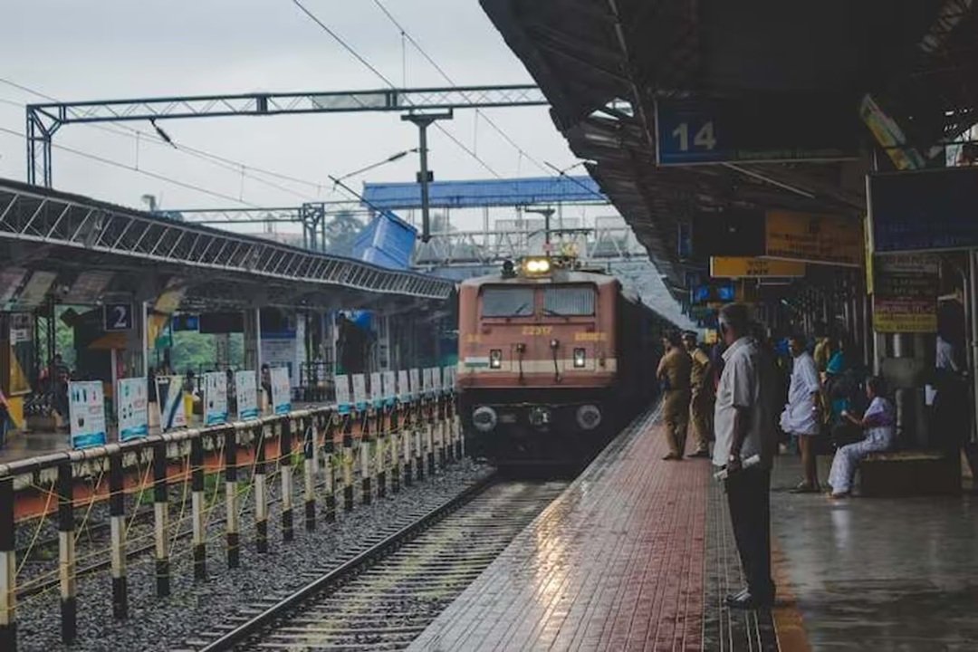 Indian Railway: सुरक्षित व सुहाना होगा सफर, 310 ट्रेनों में लगेंगी अत्याधुनिक महिला बोगियां