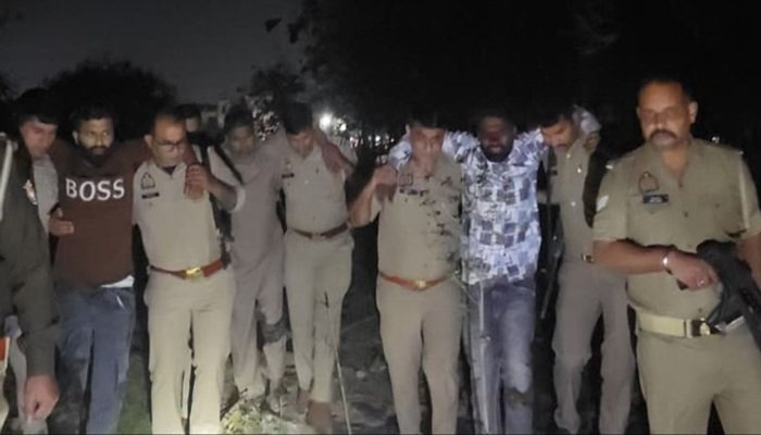 बरेली पुलिस की गोतस्करों से मुठभेड़, तीन तस्‍करों के पैर में लगी गोली; लापरवाही में 7 पुलिसकर्मी सस्‍पेंड