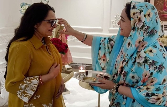 अपर्णा यादव से मिलने घर पहुंची जया प्रदा, बंद कमरे में घंटों हुई बातचीत