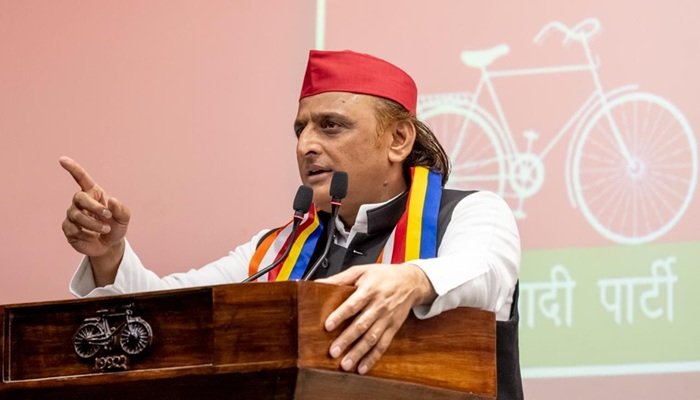 गैस किल्‍लत पर अखिलेश यादव ने कसा तंज, कहा- हमने मिट्‌टी के दो चूल्हे बनवा लिए