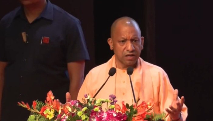 गाड़ी में पेट्रोल है, तो लाइन क्यों लगाना, लॉकडाउन की अफवाह फैलाई जा रही: सीएम योगी