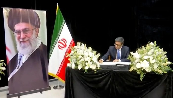 ईरानी सुप्रीम लीडर खामेनेई की मौत पर भारत ने जताई संवेदना, शोक पुस्तिका पर किए हस्‍ताक्षर 