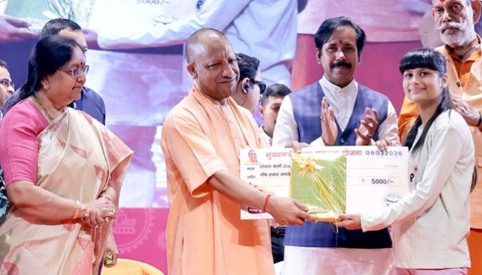 CM योगी का ऐलान- लड़कियों को जल्द फ्री में बांटेंगे स्कूटी, रोजगार महाकुंभ में 5 हजार को मिलेगी जॉब