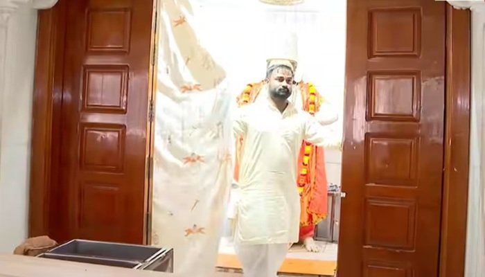 यूपी में सूतक के चलते सभी मंदिरों के कपाट बंद, जानिए चंद्रग्रहण से पहले और बाद में क्‍या करें?