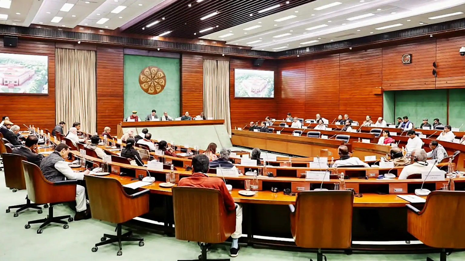 पश्चिम एशिया पर सर्वदलीय बैठक खत्म: सरकार को मिला विपक्ष का साथ