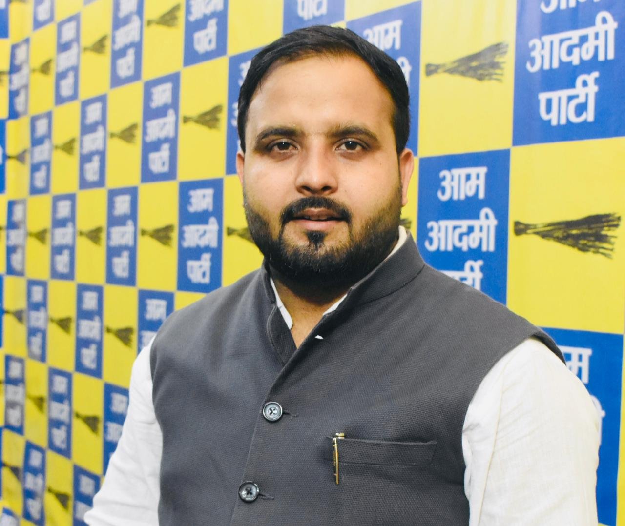 UP: AAP का दावा- प्रदेश के अस्पतालों में 8689 डॉक्टरों के पद खाली