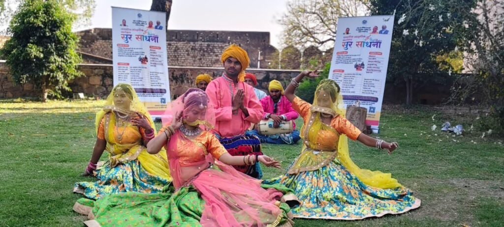 UP News: 22 जिलों में स्थानीय कलाकारों को मिला बड़ा मंच