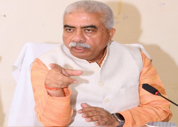 UP News: राकेश सचान ने की समीक्षा बैठक, एमएसएमई की योजनाओं की जानी प्रगति