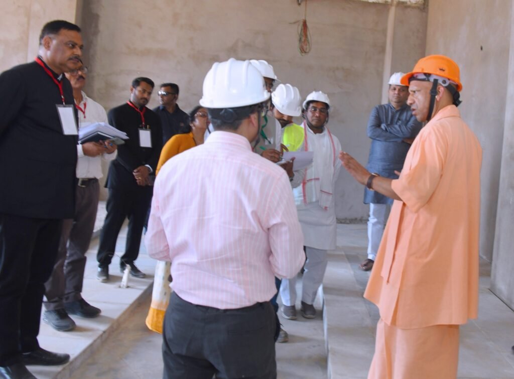 UP News: सीएम योगी के स्पष्ट निर्देश- 31 मई तक पूरा करें मां विंध्यवासिनी विवि का निर्माण
