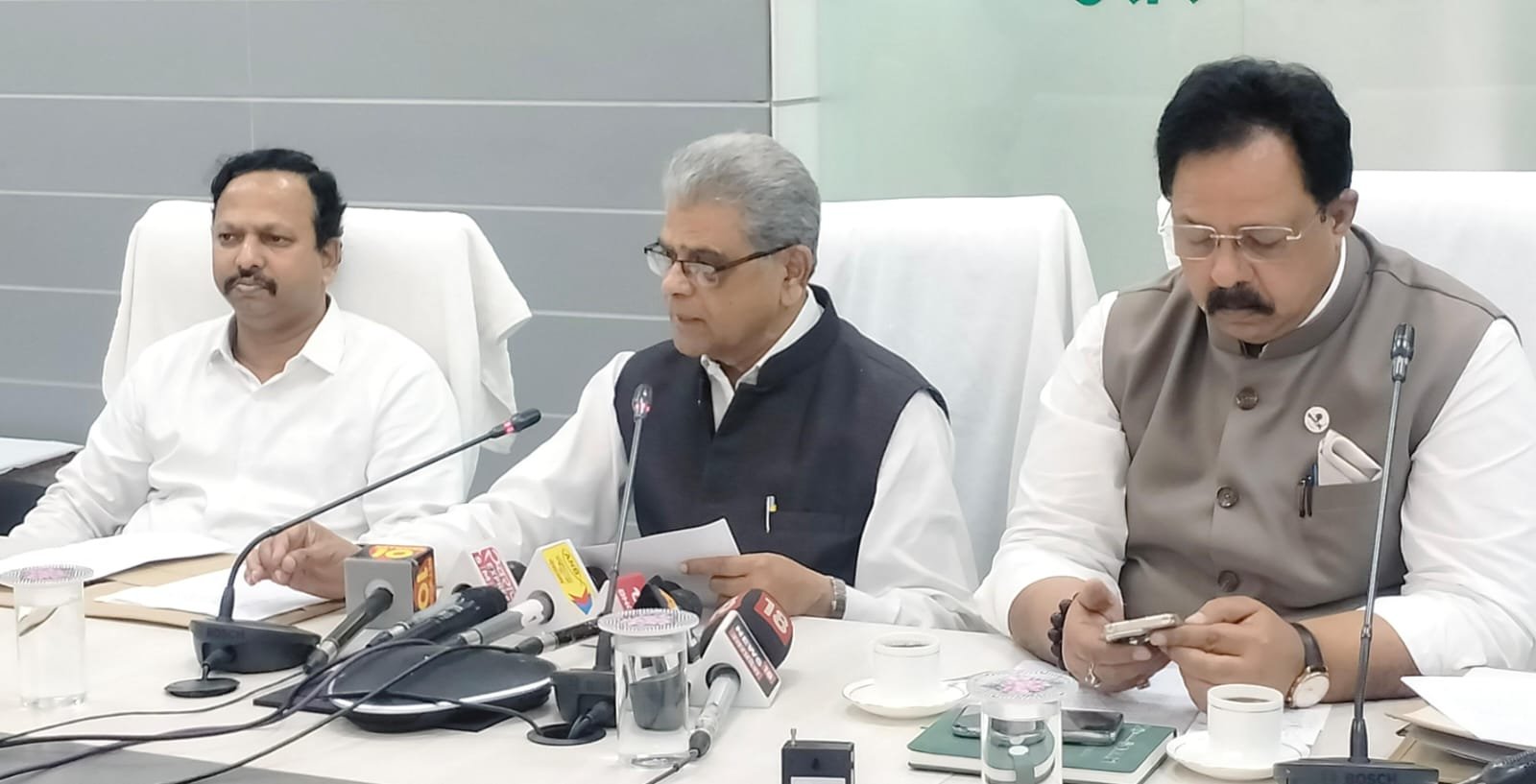 UP में वृक्षारोपण बना जन आंदोलन, पिछले नौ वर्षों में लगाए गए 243 करोड़ से अधिक पौधे