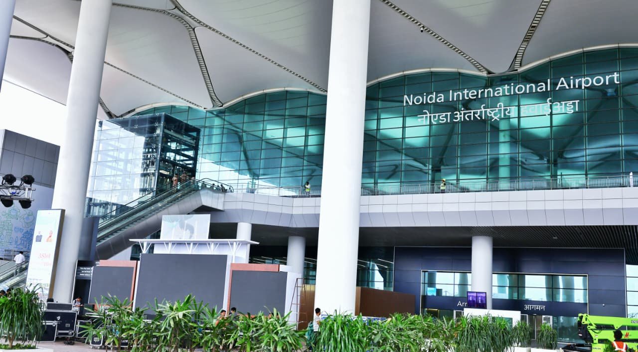 नोएडा इंटरनेशनल हवाई अड्डे का PM Modi ने किया उद्घाटन, सपा पर कसा तंज