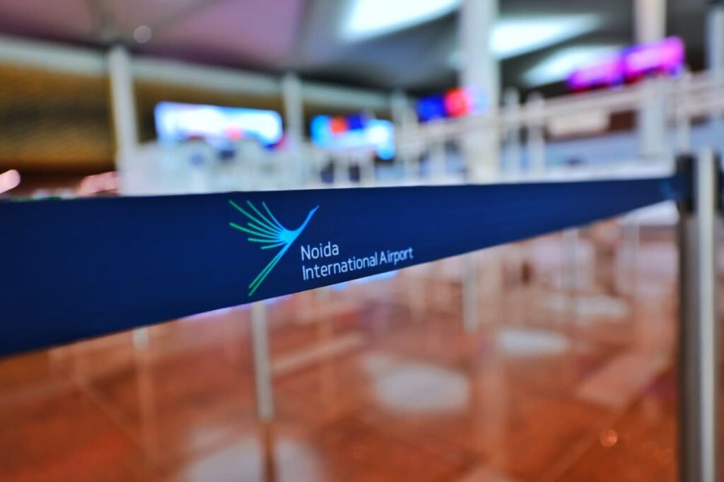 Noida International Airport: विदेशी पर्यटकों को होगी सुविधा, बढ़ेगा पर्यटन
