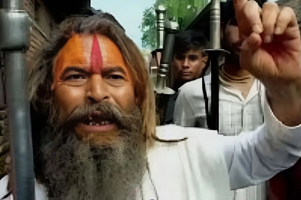 Mathura: ईद पर मथुरा में बवाल, ‘फरसा वाले बाबा’ की हत्या से भड़का गुस्सा