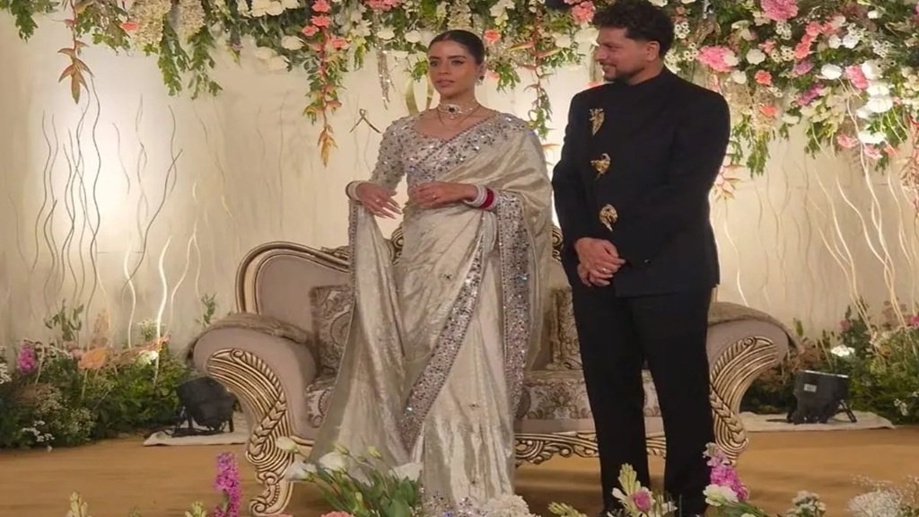 Lucknow: क्रिकेटर कुलदीप के ग्रैंड रिसेप्शन में पहुंचे CM योगी और अखिलेश, दिग्गज खिलाडियों का भी लगा जमावड़ा