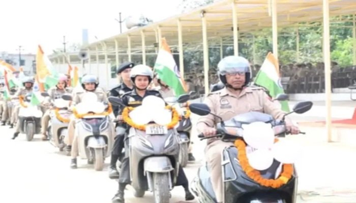 Bareilly: पुलिस ने निकाली जागरूकता रैली, दिया नारी शक्ति का संदेश