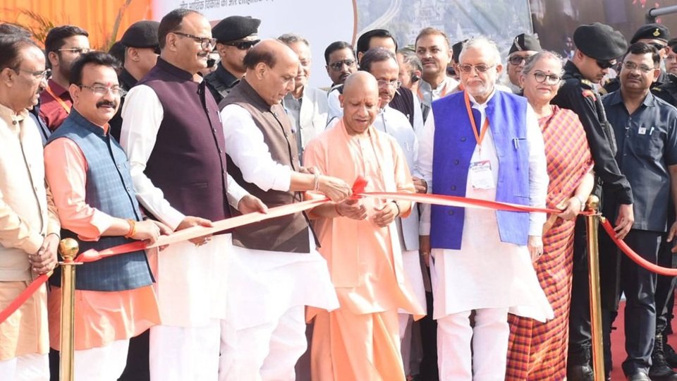 Lucknow में बोले राजनाथ सिंह– नए विकास की जमीन भी तैयार करता है बुलडोजर