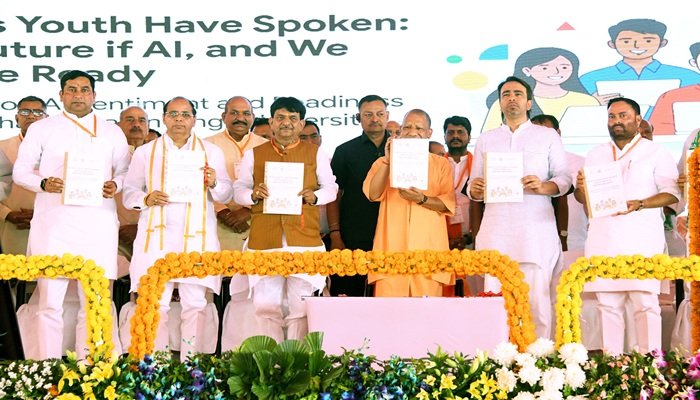 औद्योगिक अशांति फैलाने वालों से सावधान रहें श्रमिक: सीएम योगी