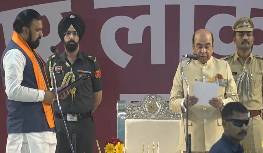 बिहार के 24वें मुख्यमंत्री बने सम्राट चौधरी, विजय चौधरी और बिजेंद्र प्रसाद यादव ने ली डिप्टी CM पद की शपथ  