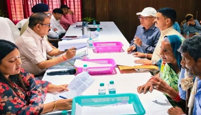 बरेली में भ्रष्‍टाचार और लापरवाही पर डीएम का सख्‍त एक्‍शन, खतौनी घोटाले में कानूनगो सस्‍पेंड