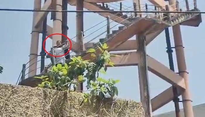 हजरतगंज में महिला का हाई वोल्टेज ड्रामा, टंकी पर चढ़ीं सपा नेत्री; जानिए पूरा मामला