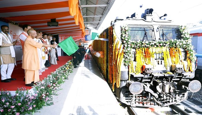 सीएम योगी ने "सोमनाथ स्वाभिमान यात्रा उत्तर प्रदेश" का किया शुभारंभ, सनातन आस्‍था पर डाला प्रकाश