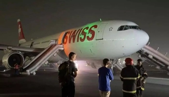 दिल्ली एयरपोर्ट से टेकऑफ के दौरान स्विस प्लेन का इंजन फेल, लगी आग; 6 यात्री घायल