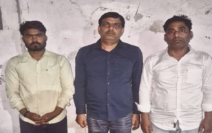 यूपी होमगार्ड परीक्षा में AI से पेपर सॉल्व कराने का लिया ठेका, केमेस्ट्री प्रवक्ता समेत तीन गिरफ्तार