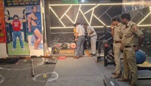 बुलंदशहर में केक लगाने पर तीन दोस्तों के हत्यारोपी का एनकाउंटर, पैर में लगी गोली; जिम पर चलेगा बुलडोजर