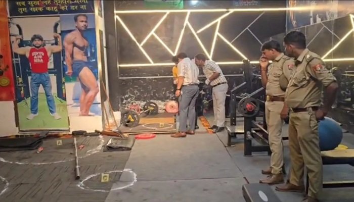 बुलंदशहर में केक लगाने पर तीन दोस्तों के हत्यारोपी का एनकाउंटर, पैर में लगी गोली; जिम पर चलेगा बुलडोजर