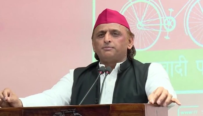 गाजीपुर कांड पीड़ित परिवार को 5 लाख देंगे अखिलेश यादव, बोले- यूपी में महिलाएं कहीं सुरक्षित नहीं