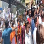 बरेली में हिंदू संगठनों का प्रदर्शन, गाय को 'राष्ट्रमाता' का दर्जा देने की मांग