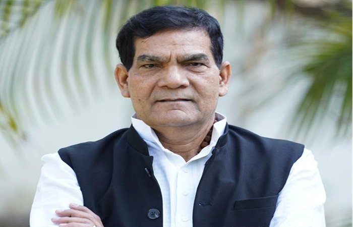 मंत्री एके शर्मा के प्रयासों से मऊ में स्वास्थ्य सेवाओं को मिला बड़ा आयाम