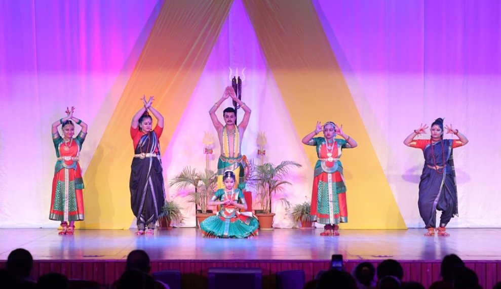 एसआरएमएस रिद्धिमा में भरतनाट्यम कार्यक्रम अमृत मंथन का आयोजन