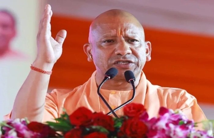 BJP स्‍थापना दिवस पर CM योगी का ऐलान- अंबेडकर की हर मूर्ति पर लगवाएंगे छत्र