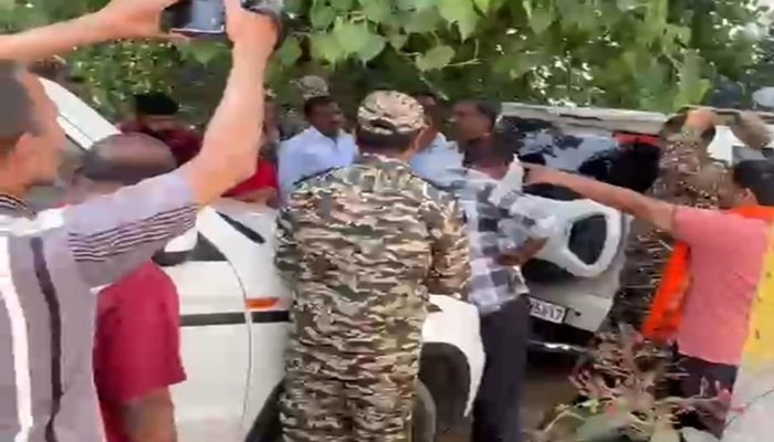 लखनऊ में अवैध प्लाटिंग तोड़ने पहुंचे अफसरों का घेराव, ग्रामीणों ने रोका रास्ता