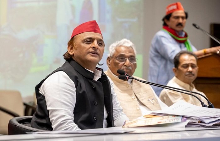 सपा कार्यकर्ताओं को अखिलेश यादव का 2027 का विजय मंत्र, बोले- ‘भाजपा की साजिशों से रहें सावधान’