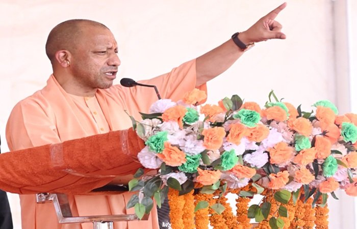 पं. बंगाल के चुनावी रण में उतरे सीएम योगी, सोनामुखी में बोले- अब खेला बंद और विकास शुरू होगा